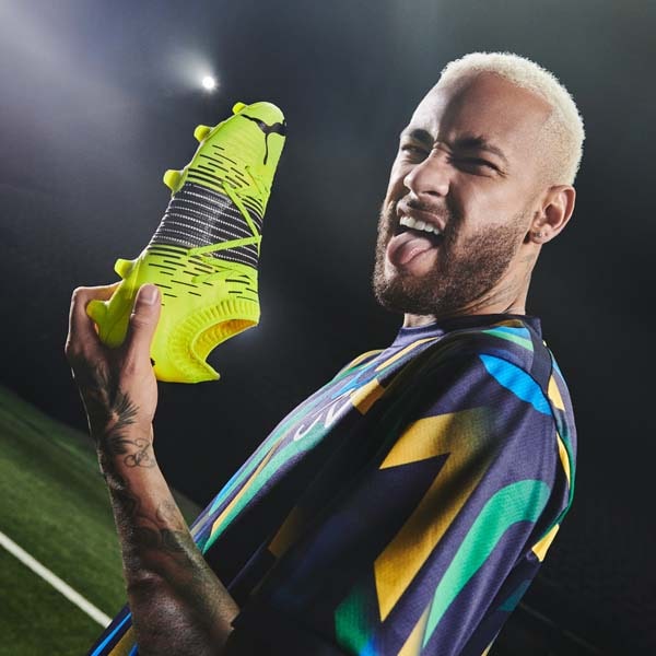 PUMA　ペインチュラ・ピッチ・プロジェクト　蹴球落書展　ユニフォーム　L フューチャー 8 マッチ TT + MID JR／サッカーショップKAMO