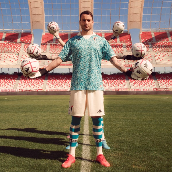 b 新品タグ付き Kappa イタリアチームモデル トップス Kappa x LC23 Create Limited Edition 'Special Pack' For SSC Bari