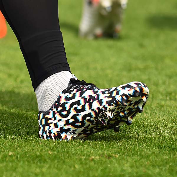 Virgil van Dijk Trains In Next Generation Nike Tiempo SoccerBible